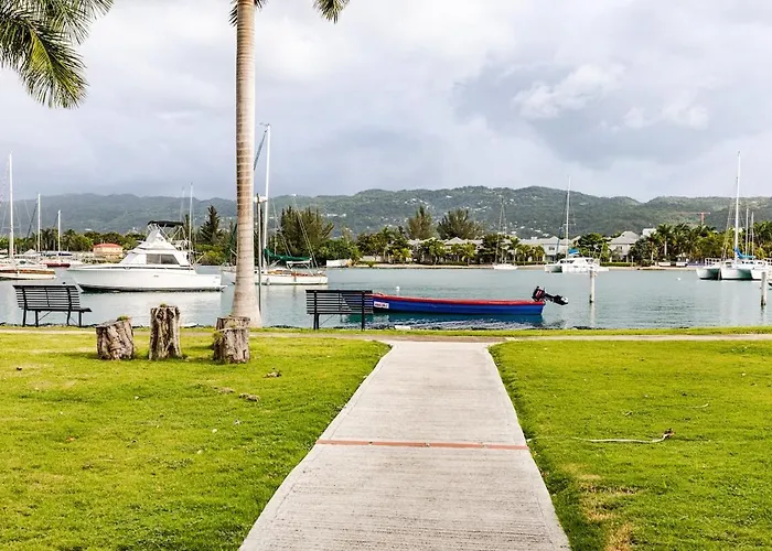 One Cozy Seawind On The Bay Apartment *
