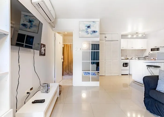 One Cozy Seawind On The Bay