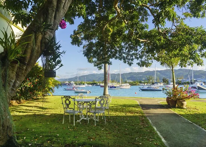One Cozy Seawind On The Bay * Montego Bay