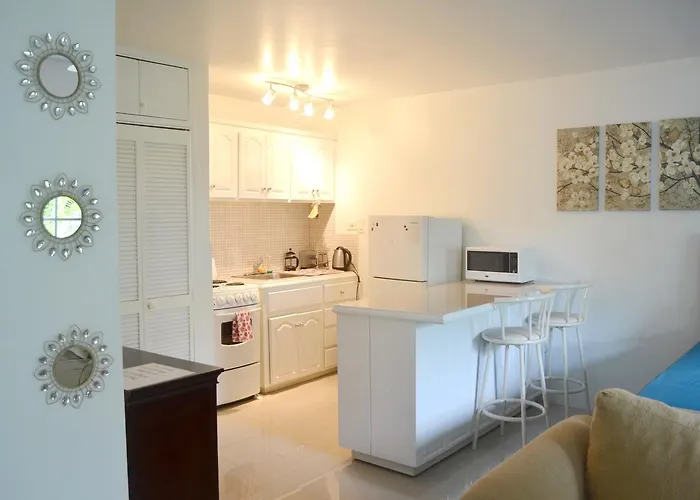 One Cozy Seawind On The Bay Apartment