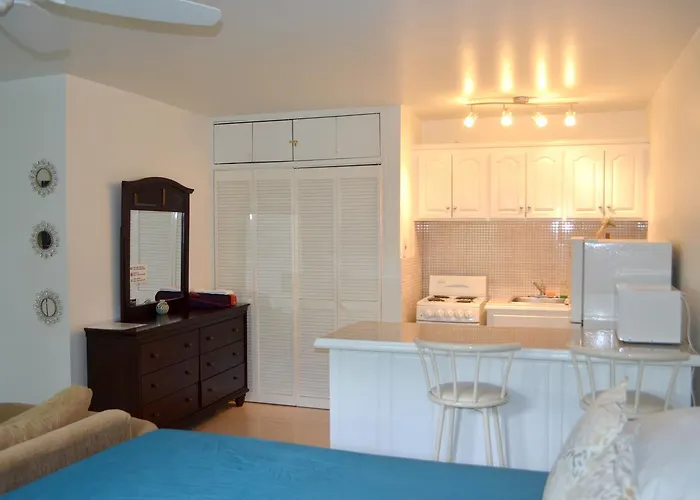 One Cozy Seawind On The Bay
